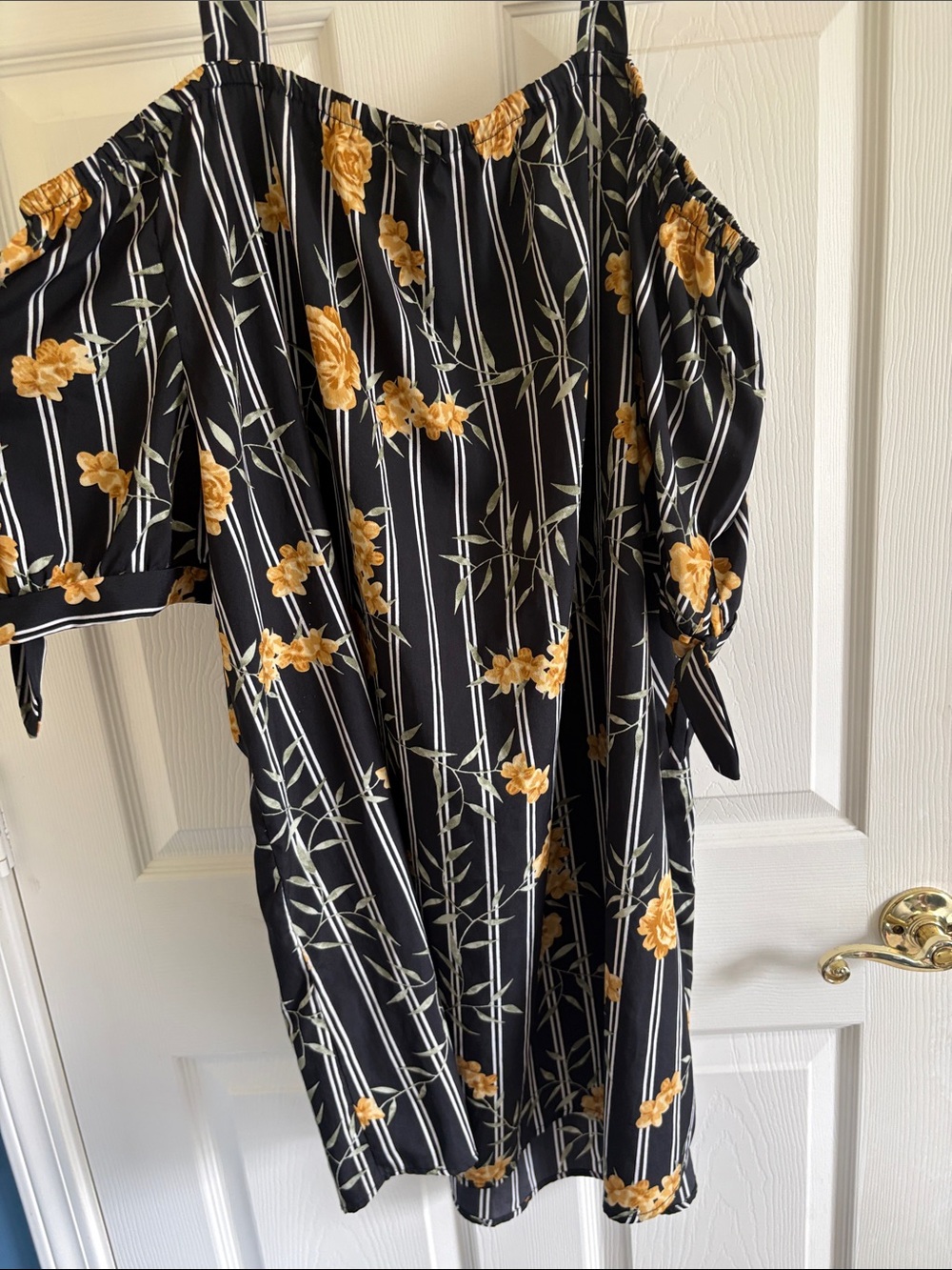 A Hint of Blush Black‎ Off-Shoulder Floral Top with Yellow Rose Print